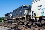 NS 4014 shoves hard on rear of a northbound manifest 